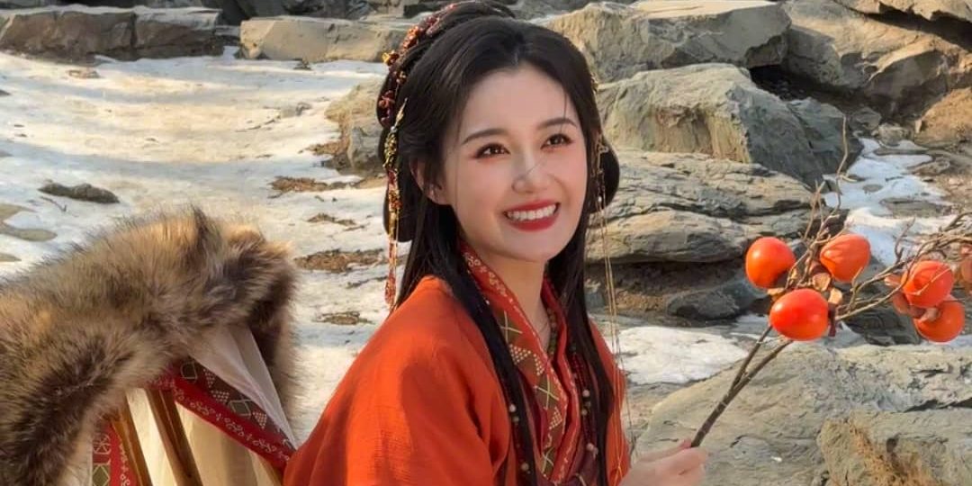 蒋依依，红衣古风少女