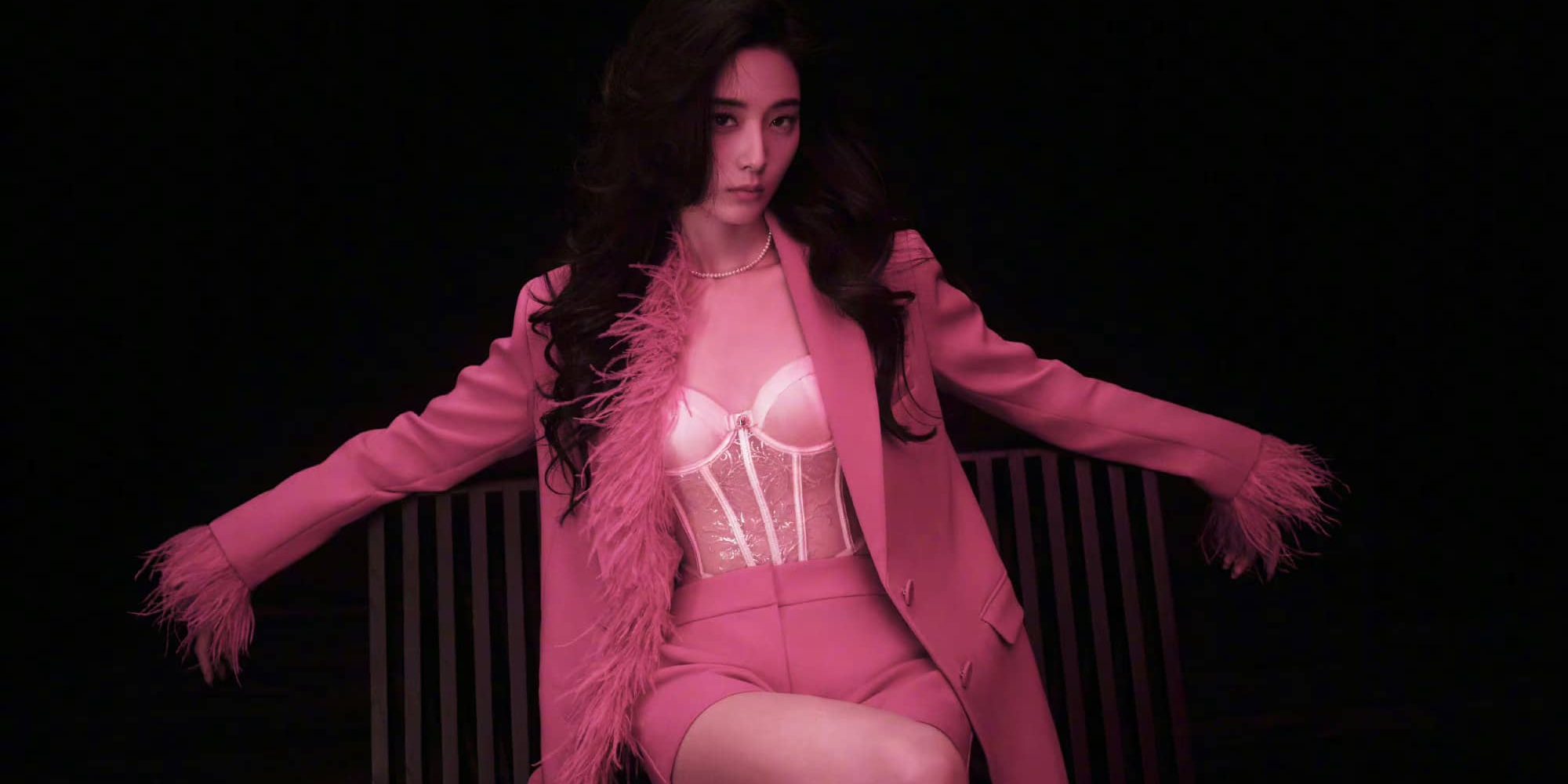 徐艺洋男人装写真大片