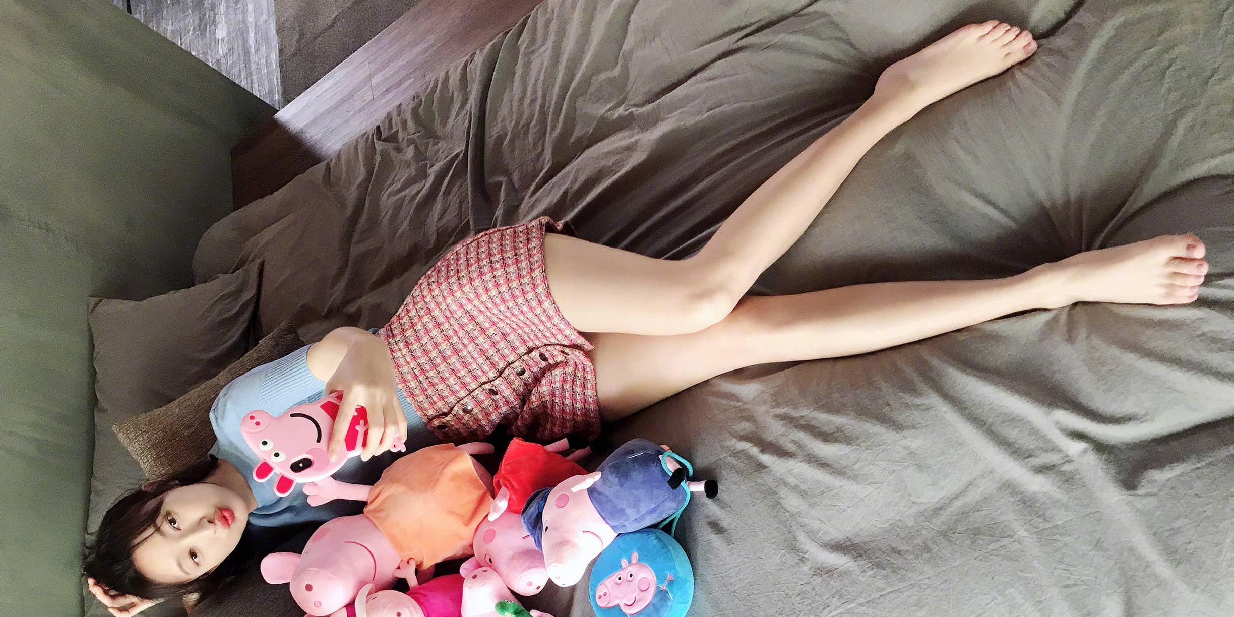 张俪光脚丫妆造美图集66PCS