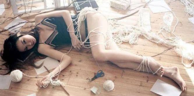 戚薇光脚丫妆造美图集