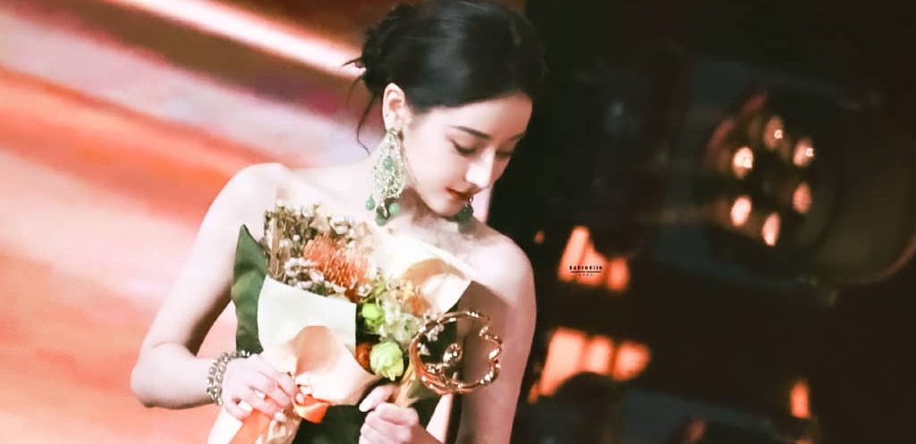 迪丽热巴，迷人的绿野仙子