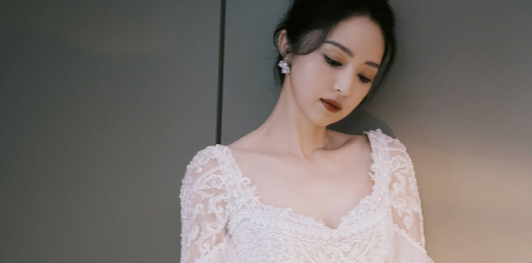 董璇，白色蕾丝裙