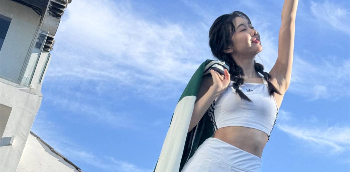 宣璐，夏日马尾美腿少女