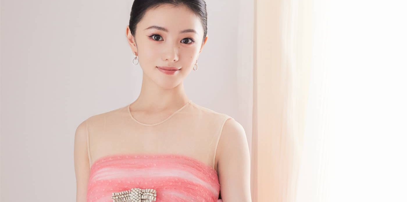 刘浩存，氤氲出粉色浪漫