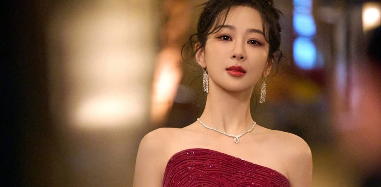 杨紫一抹中国红，喜庆可爱