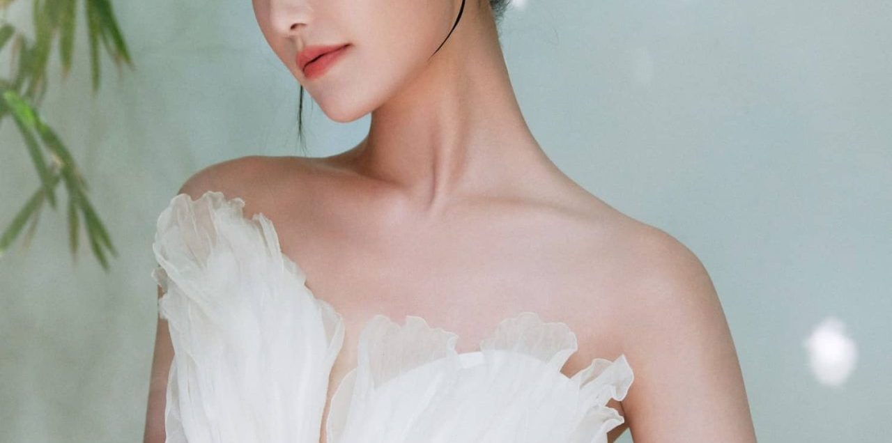 蒋依依，婚纱少女