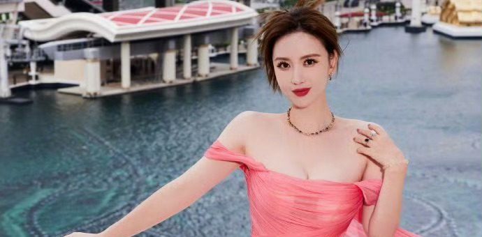 张萌这套粉色纱裙又仙又美