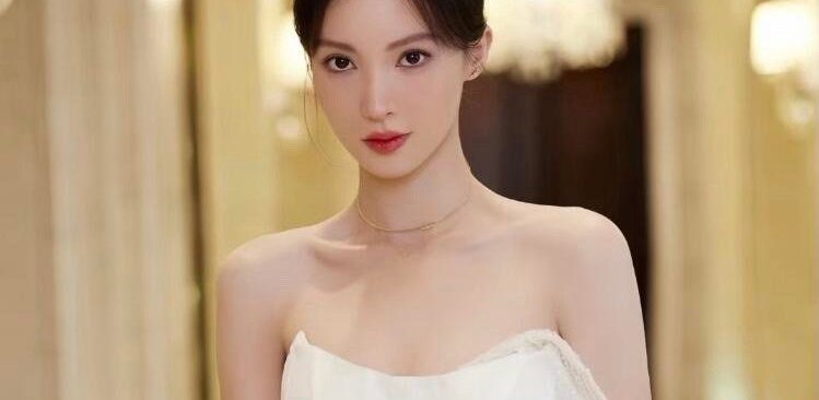 金晨，白纱轻盈，迷人的仙女气息