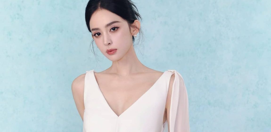 古力娜扎，白色无袖长裙