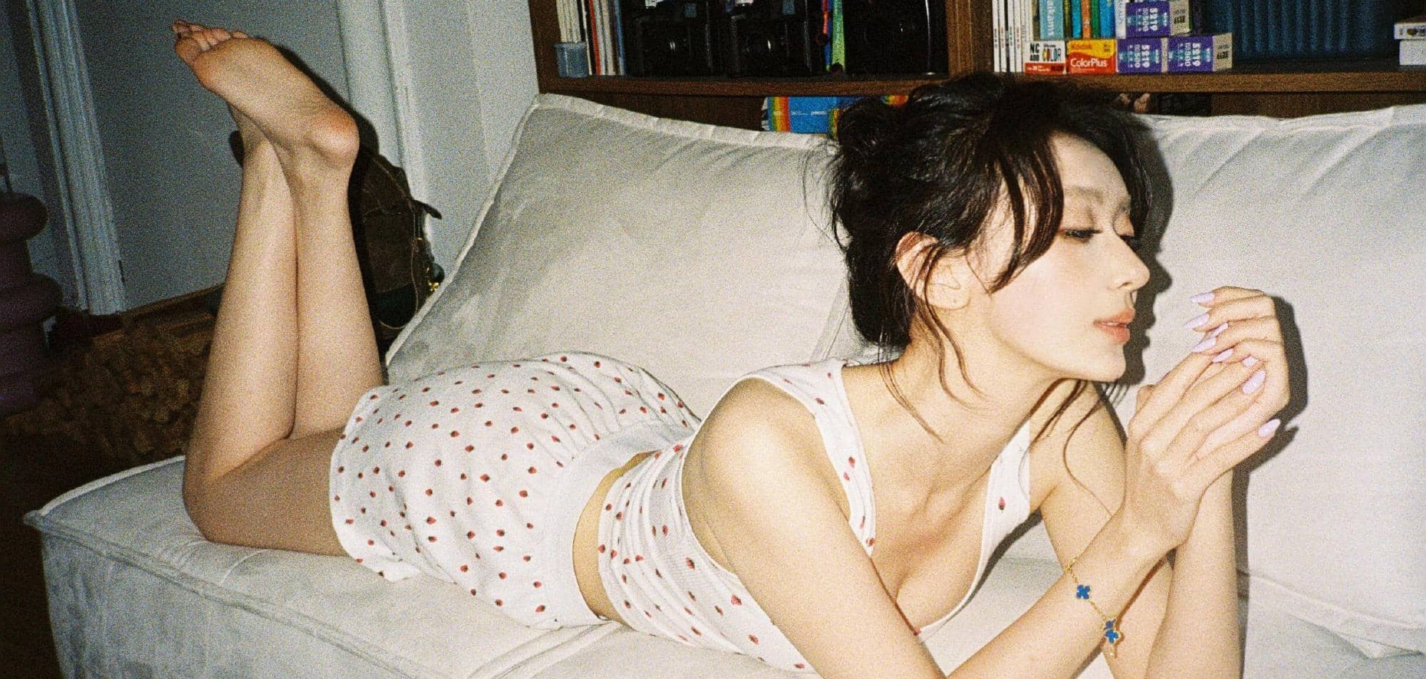 徐梓钧私服写真光脚丫大长腿