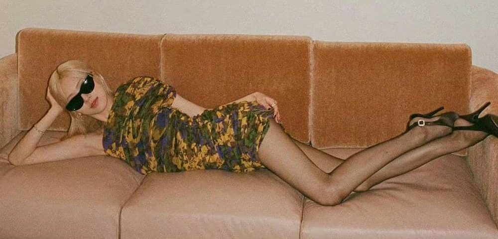 朴彩英壁纸：丝袜妆造大长腿美图集