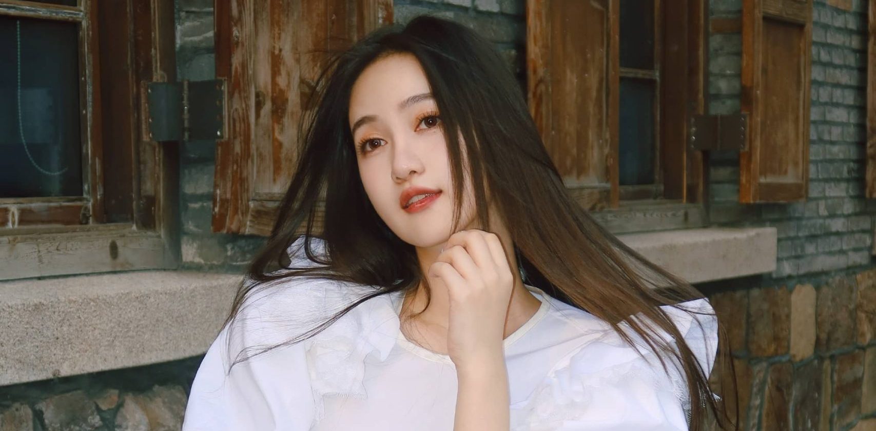 马萱，长直发白裙子，好甜美的私服