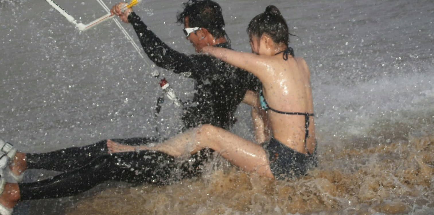 殷桃，成熟且优雅，穿上泳装身材格外优越