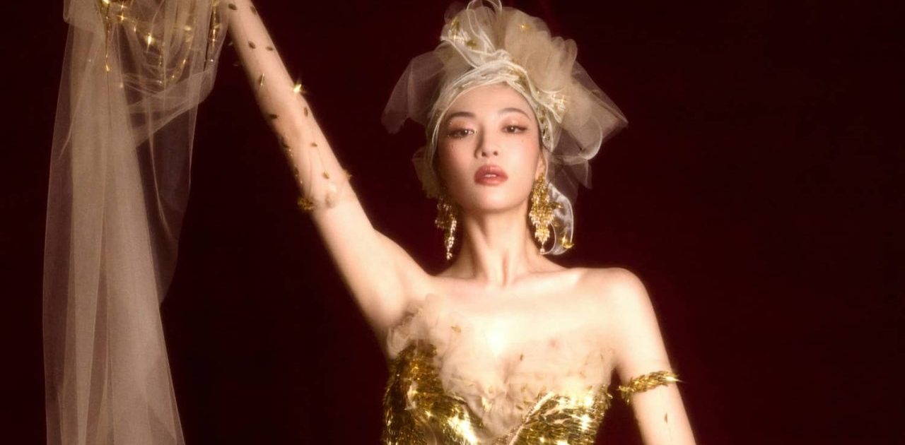 钟楚曦写真精选：金色女王，热烈多彩