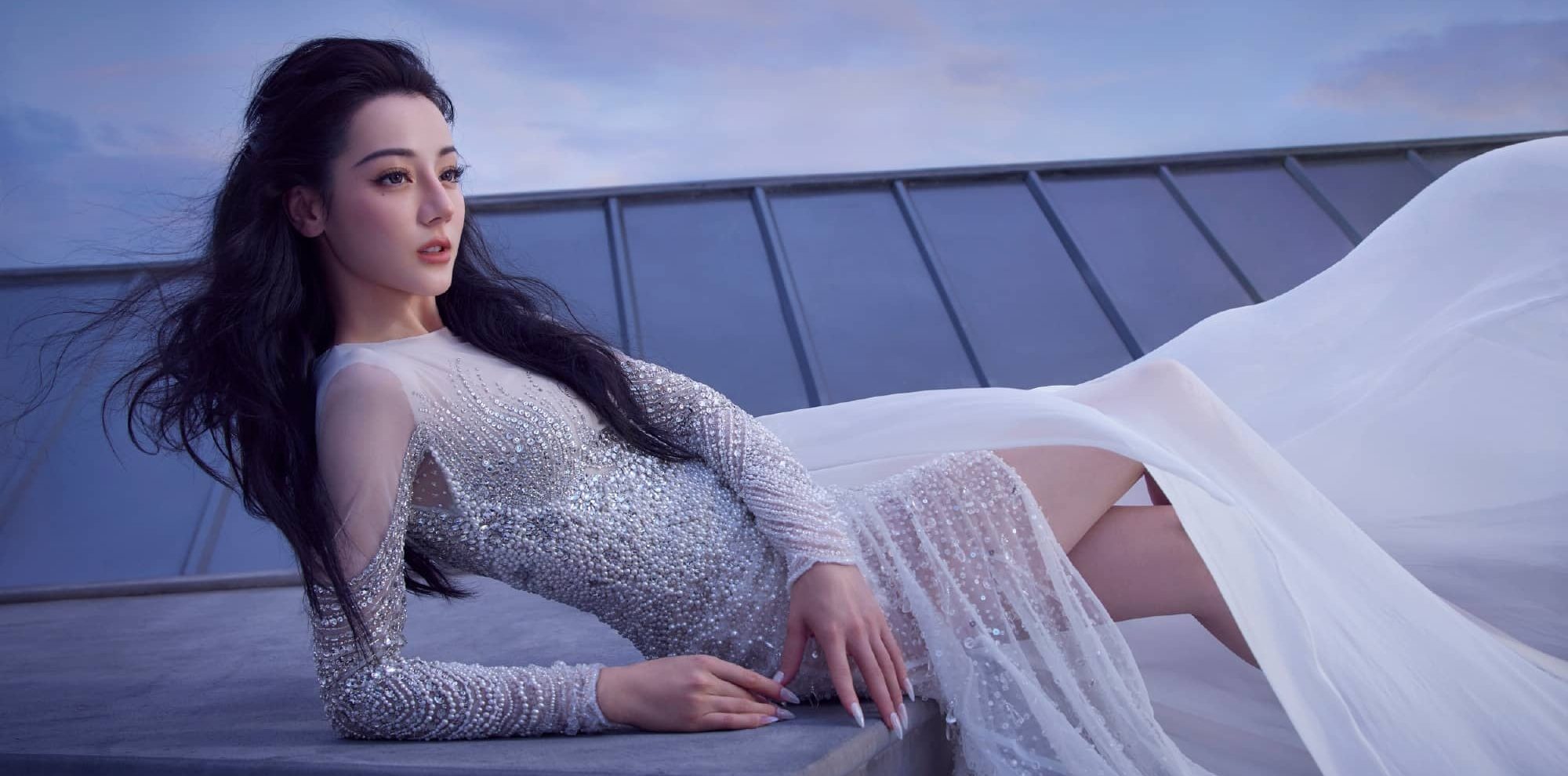 迪丽热巴美图集：完美诠释了什么是S型身材