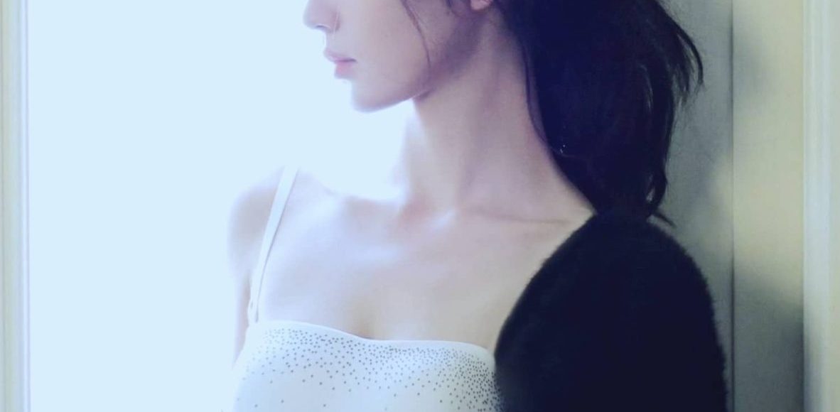 田曦薇壁纸：多变穿搭风格，可甜可飒