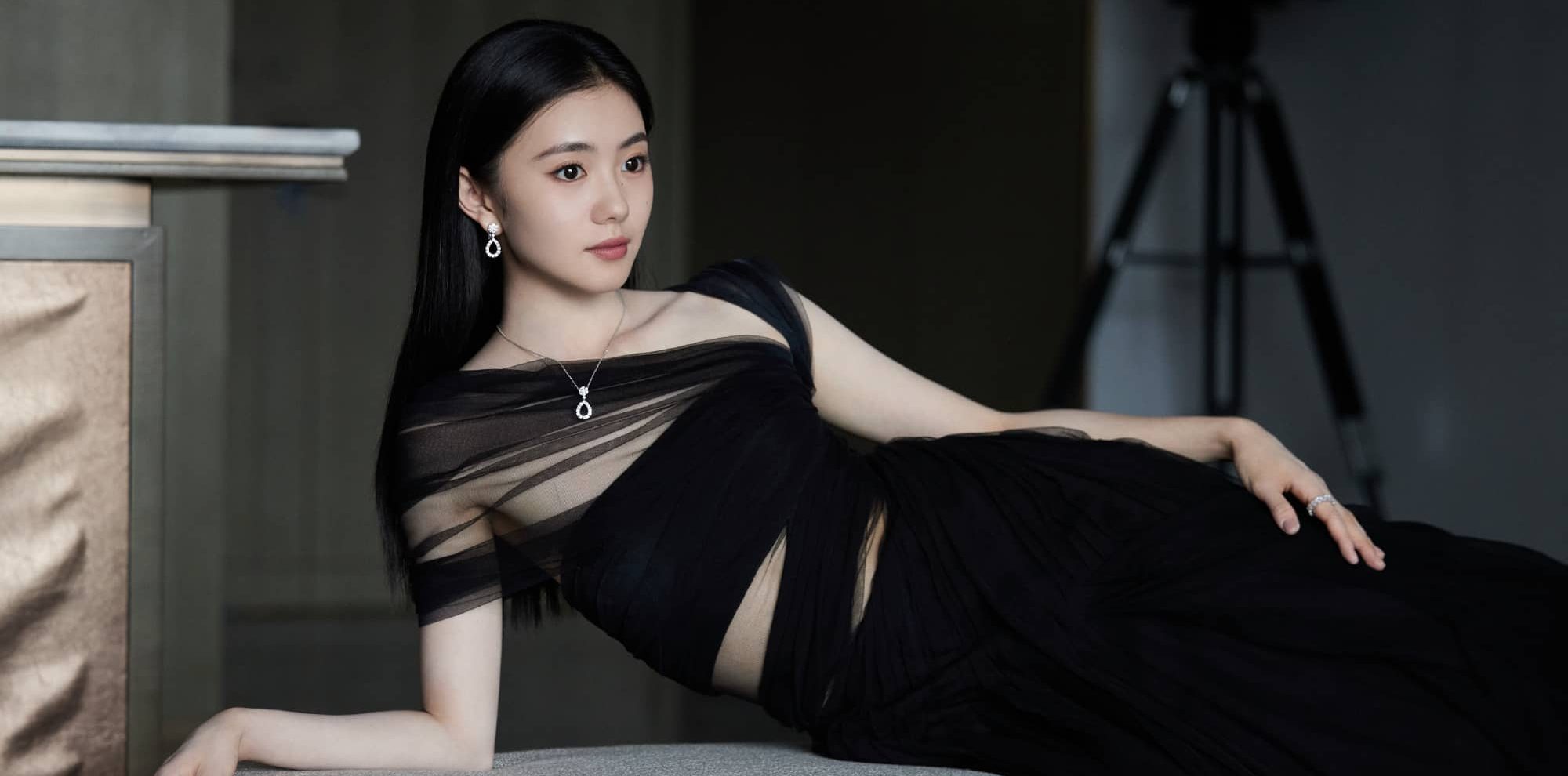 刘浩存真精致，黑纱曼妙，柔美动人