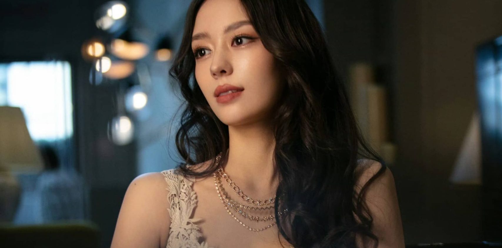 吉娜爱丽丝，卷发蕾丝裙，精致优雅