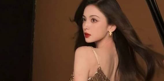 娜扎，好看的吊带抹胸穿搭壁纸