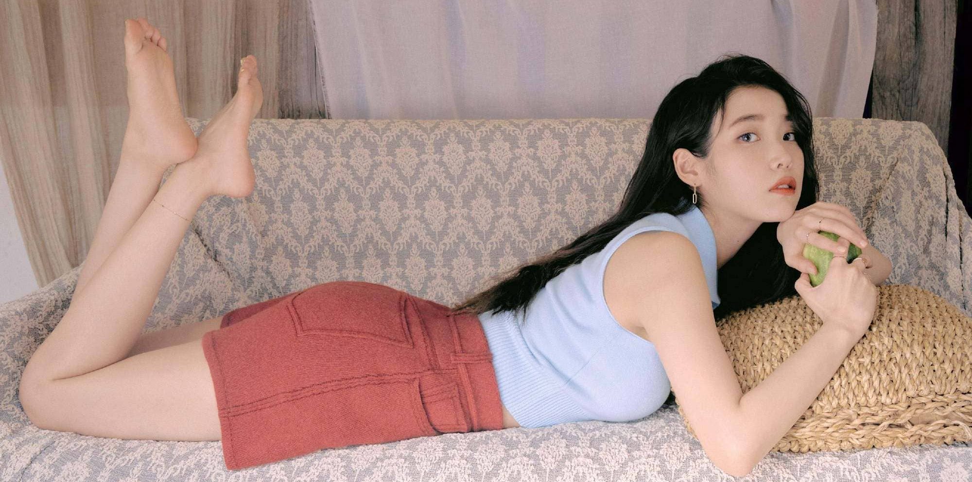 IU李知恩，翘脚丫美图集，好甜美的欧尼